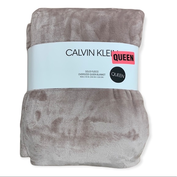 Calvin Klein Solid Fleece Oversized Queen Blanket - Picture 2 of 9
